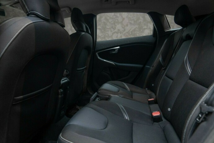 volvo-v40-diesel-2013-big-27