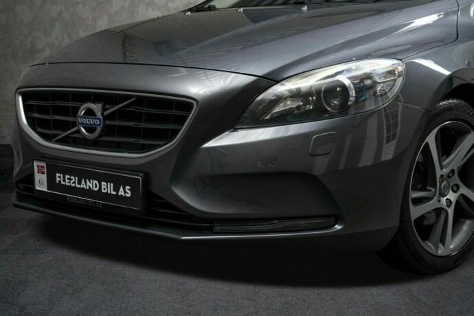 volvo-v40-diesel-2013-big-2