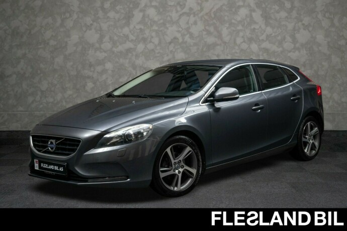 volvo-v40-diesel-2013-big-0