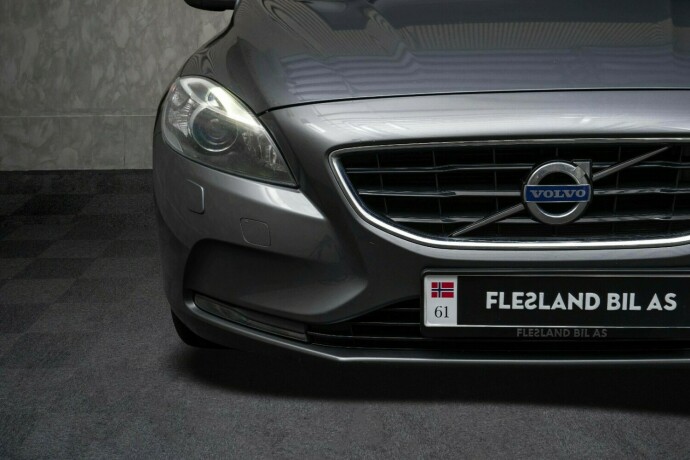 volvo-v40-diesel-2013-big-5