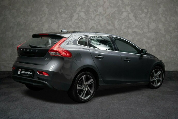 volvo-v40-diesel-2013-big-10