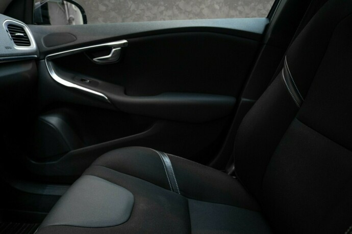 volvo-v40-diesel-2013-big-18