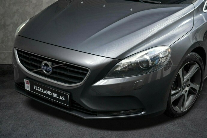 volvo-v40-diesel-2013-big-3