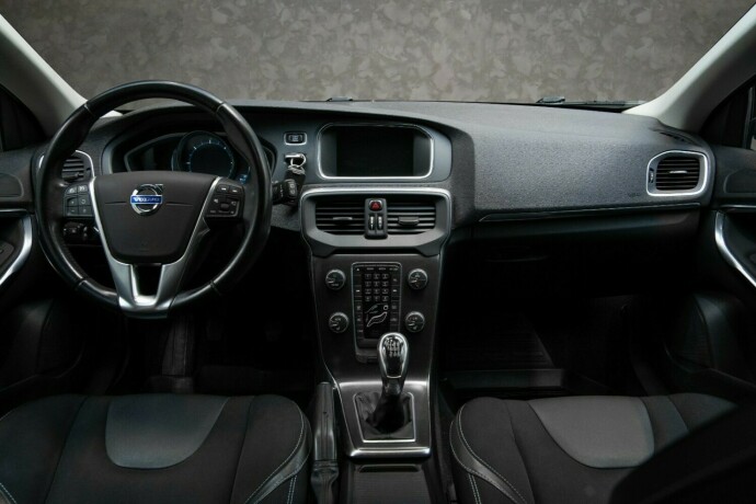 volvo-v40-diesel-2013-big-28