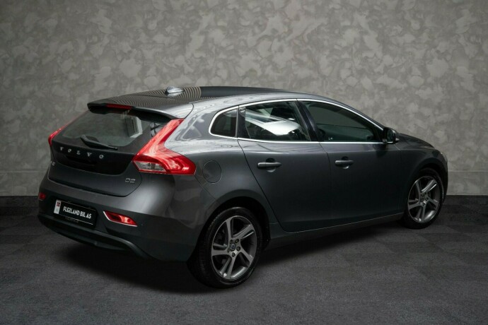 volvo-v40-diesel-2013-big-11
