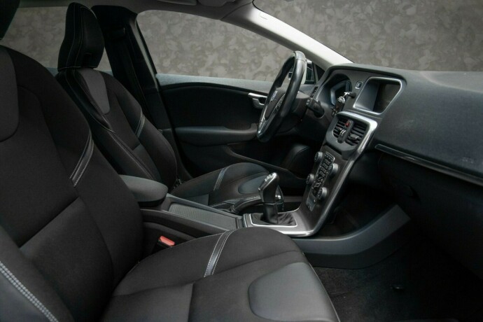 volvo-v40-diesel-2013-big-29