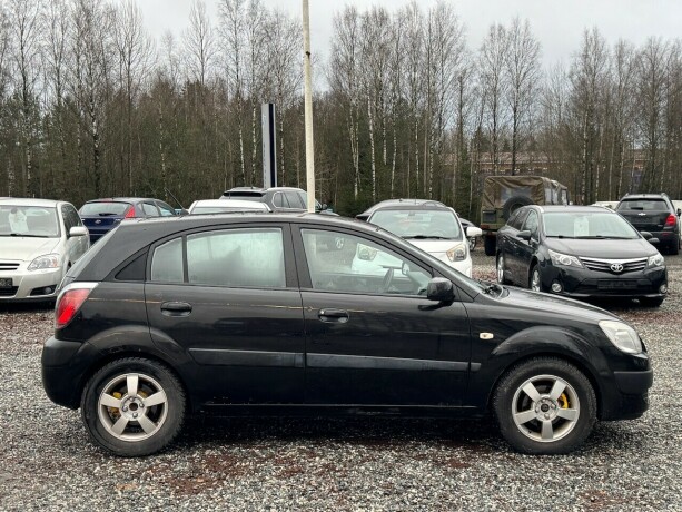 kia-rio-bensin-2005-big-7