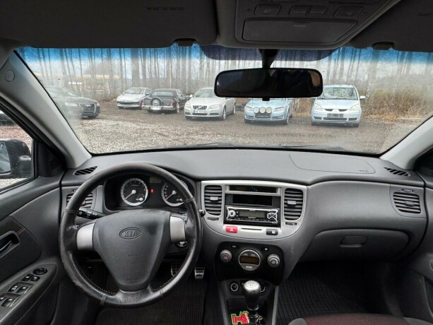 kia-rio-bensin-2005-big-10