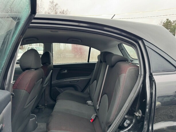 kia-rio-bensin-2005-big-9