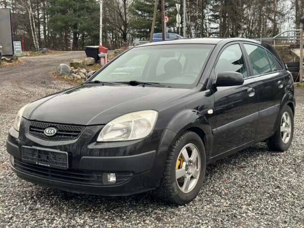 kia-rio-bensin-2005-big-2