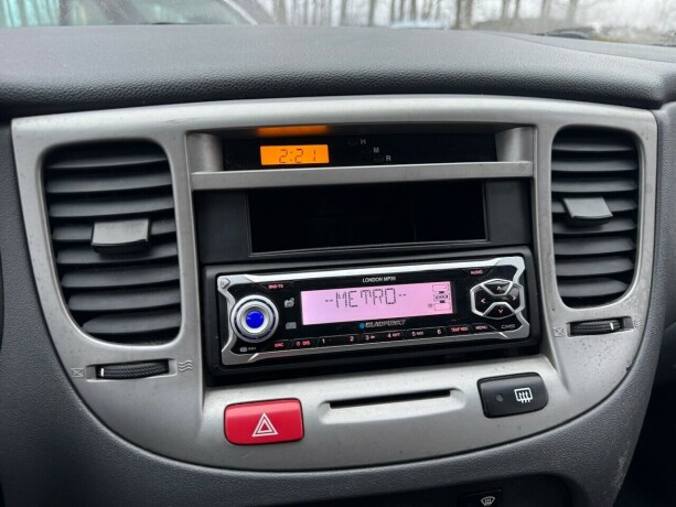 kia-rio-bensin-2005-big-13