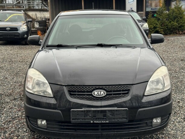 kia-rio-bensin-2005-big-1