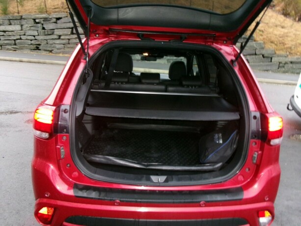 mitsubishi-outlander-elektrisitetbensin-2018-big-6