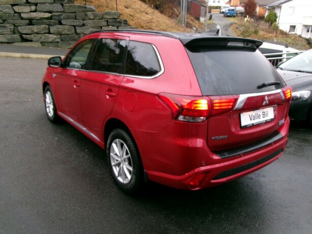 mitsubishi-outlander-elektrisitetbensin-2018-big-3