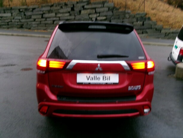 mitsubishi-outlander-elektrisitetbensin-2018-big-4