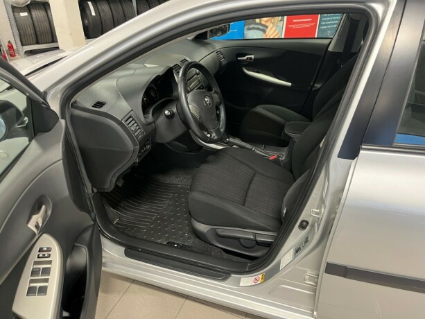 toyota-corolla-bensin-2008-big-20