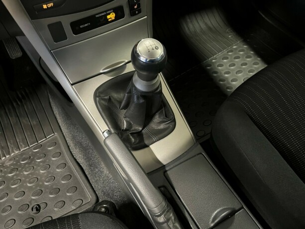 toyota-corolla-bensin-2008-big-32