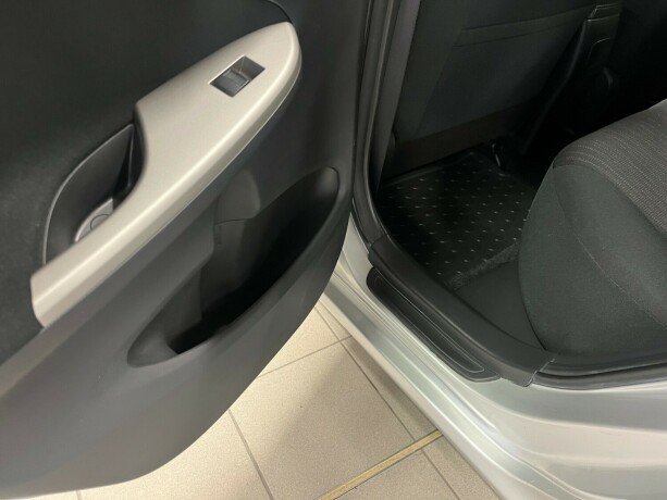 toyota-corolla-bensin-2008-big-24