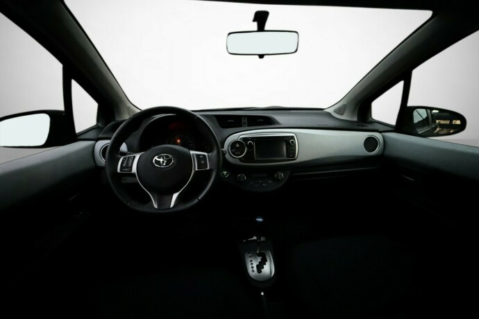 toyota-yaris-bensin-2014-big-31