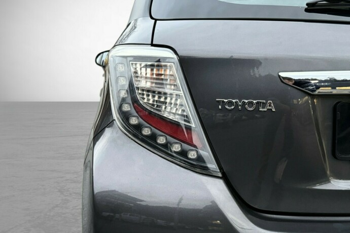 toyota-yaris-bensin-2014-big-13