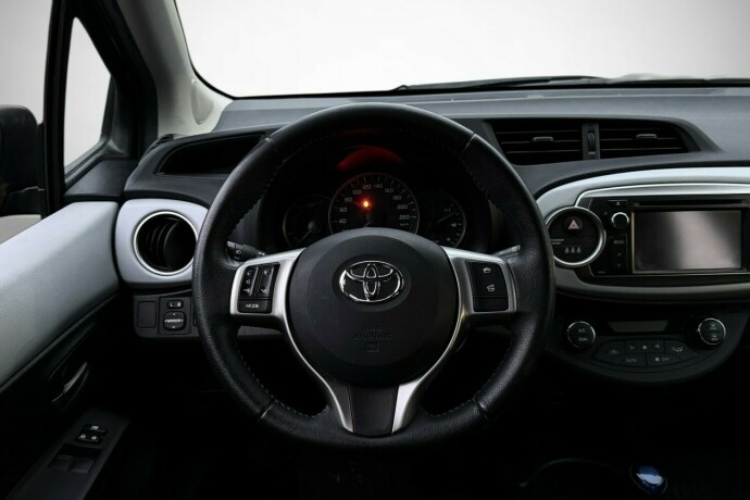 toyota-yaris-bensin-2014-big-32