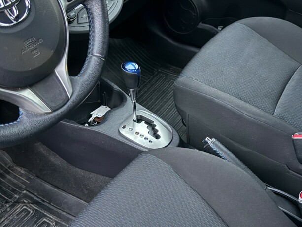 toyota-yaris-bensin-2014-big-23