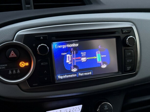 toyota-yaris-bensin-2014-big-26