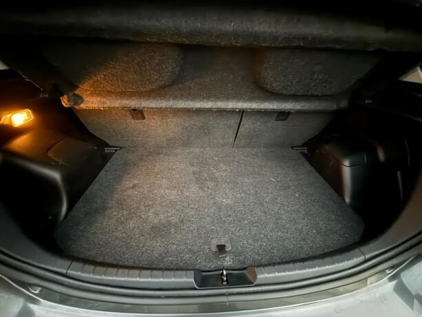 toyota-yaris-bensin-2014-big-35