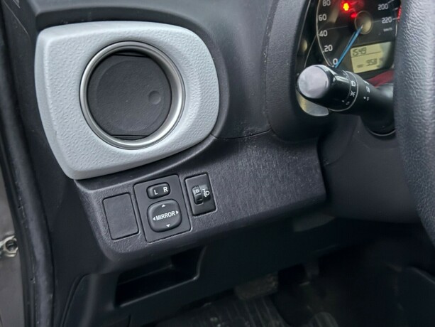 toyota-yaris-bensin-2014-big-20