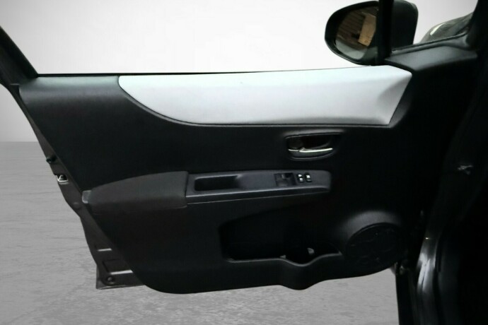 toyota-yaris-bensin-2014-big-15