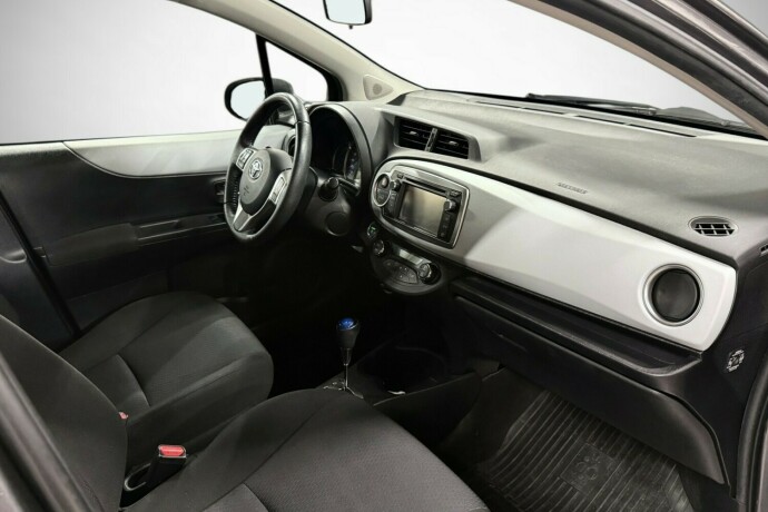 toyota-yaris-bensin-2014-big-18