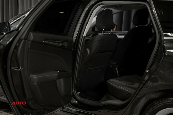 ford-mondeo-diesel-2015-big-13