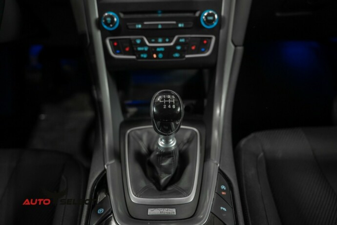 ford-mondeo-diesel-2015-big-30