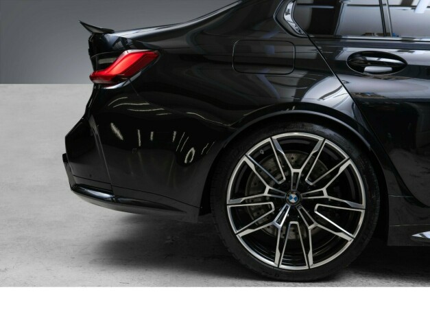 bmw-m3-bensin-2021-big-12