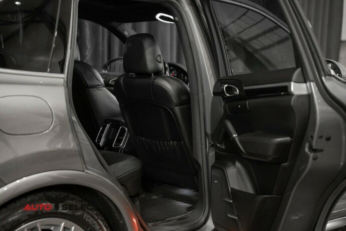 porsche-cayenne-elektrisitetbensin-2016-big-21