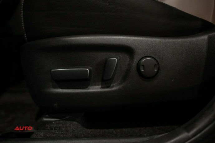 toyota-rav4-elektrisitetbensin-2018-big-23