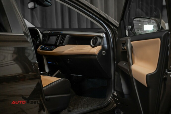 toyota-rav4-elektrisitetbensin-2018-big-17