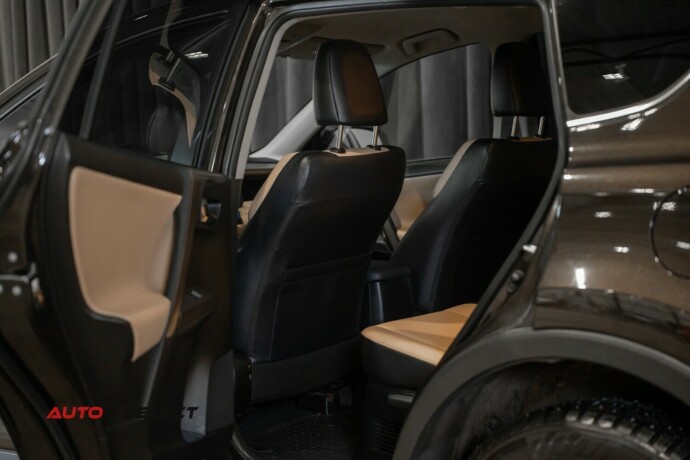 toyota-rav4-elektrisitetbensin-2018-big-15