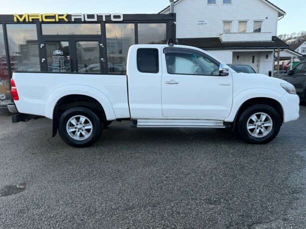 toyota-hilux-diesel-2014-big-5