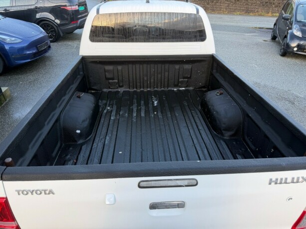 toyota-hilux-diesel-2014-big-12