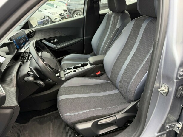 peugeot-2008-bensin-2020-big-14