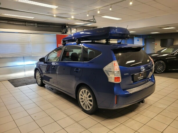 toyota-prius-seven-elektrisitetbensin-2013-big-5