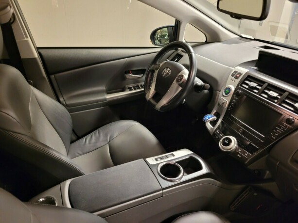 toyota-prius-seven-elektrisitetbensin-2013-big-11