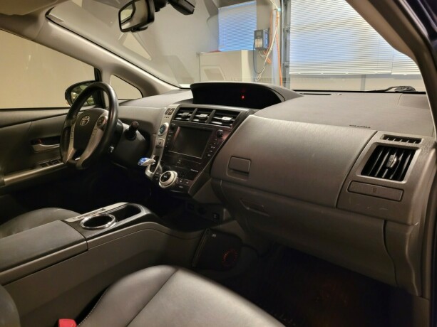 toyota-prius-seven-elektrisitetbensin-2013-big-10