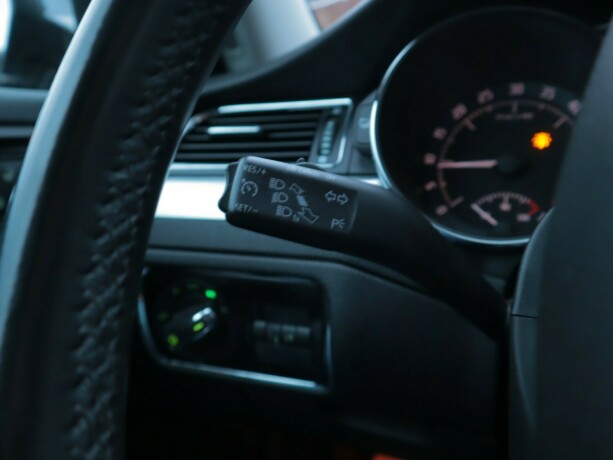 skoda-superb-diesel-2015-big-15