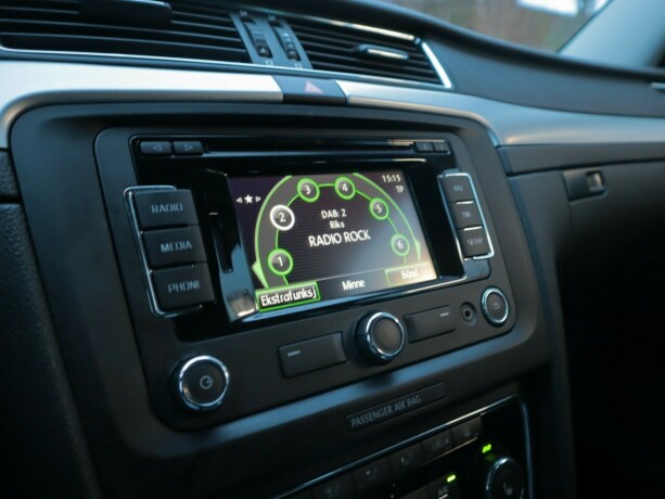 skoda-superb-diesel-2015-big-23