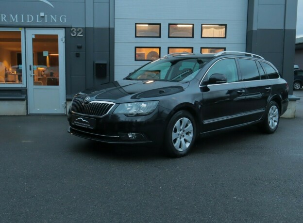skoda-superb-diesel-2015-big-0