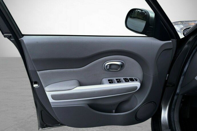 kia-soul-elektrisitet-2015-big-10