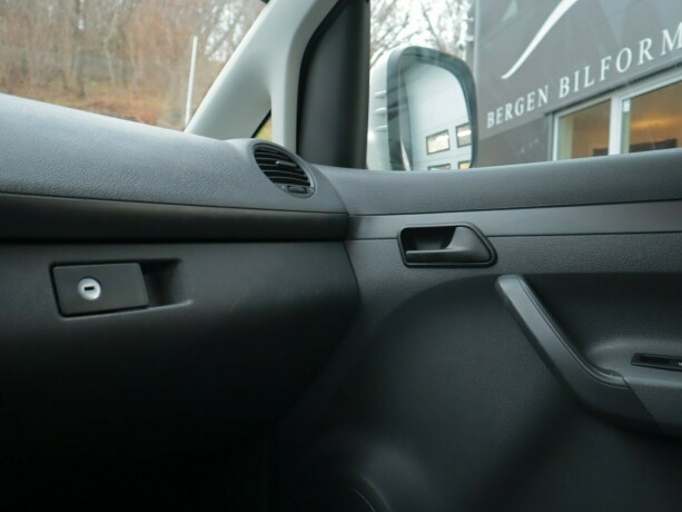 volkswagen-caddy-diesel-2011-big-11