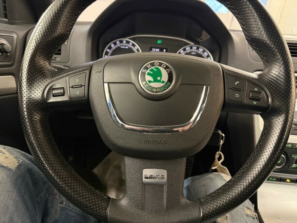 skoda-octavia-rs-diesel-2011-big-25